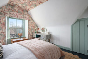 Double bedroom with Hollywood vibe. Beautiful views from original sash window. Art Deco Dressing table/desk for added glamour.